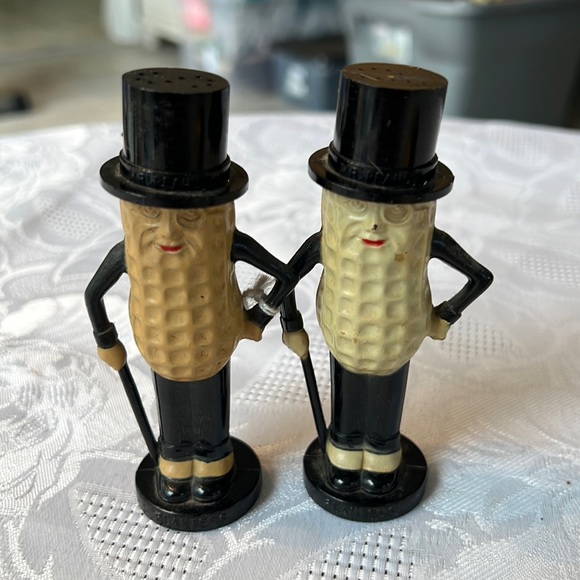Vintage Mr. Peanut planters plastic salt and Pepper shaker- 1960's. - Picture 1 of 7